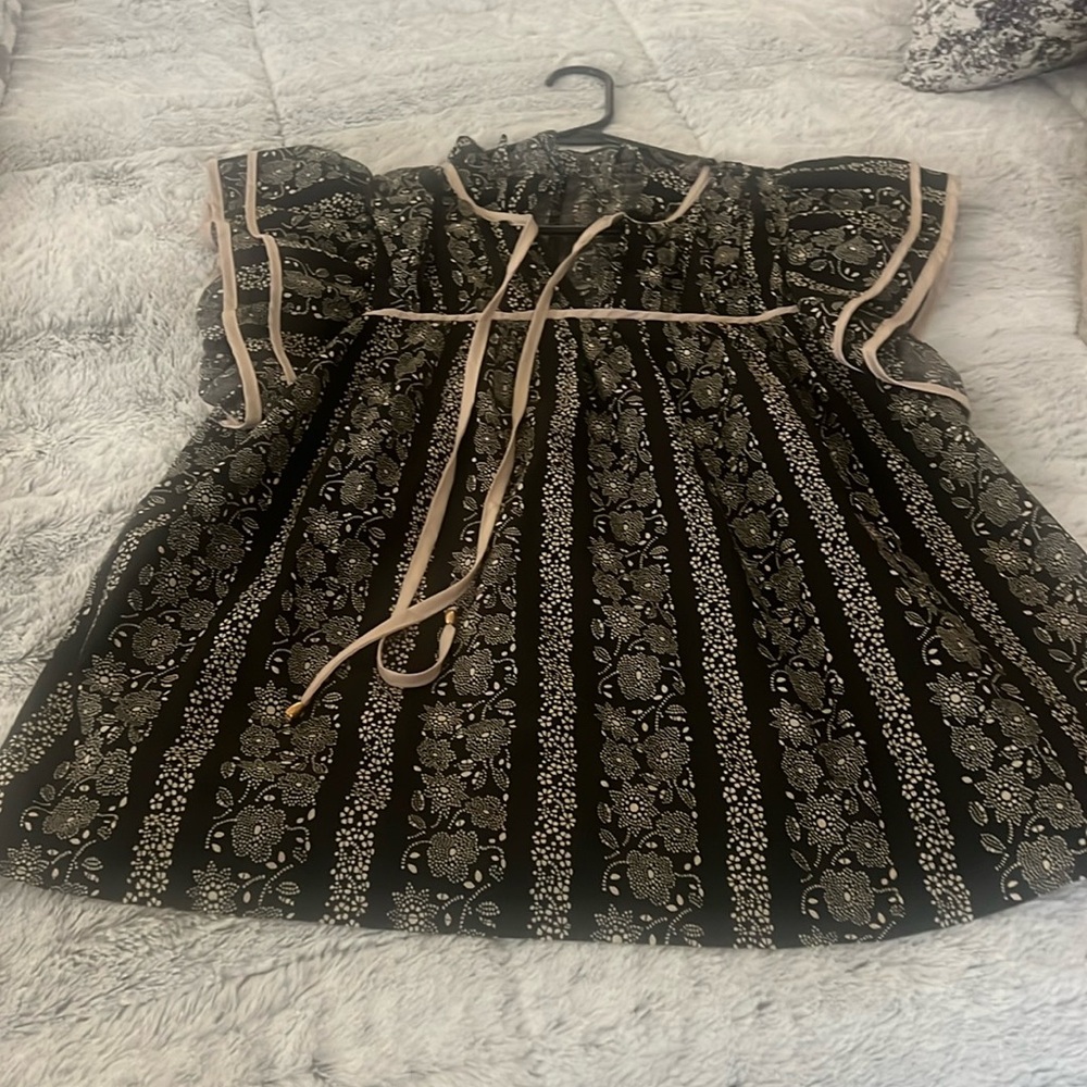 Boutique Black and Gold Patterned blouse. Brand new without tags.